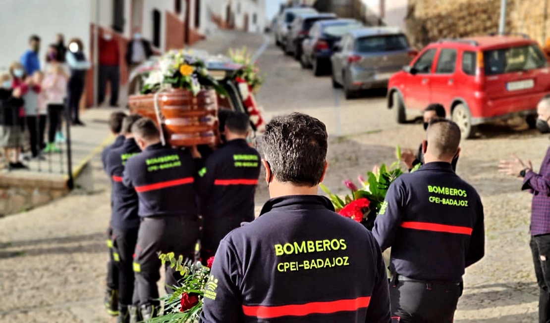 Emotiva despedida a Julián, bombero del CPEI