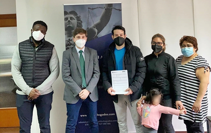 Una familia salvadoreña comienza una nueva vida gracias al despacho extremeño Katibi Abogados