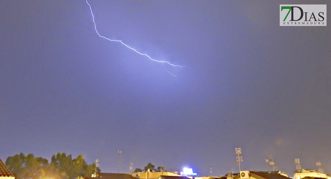 Los rayos se convierten en protagonistas del sábado en varias zonas de Extremadura