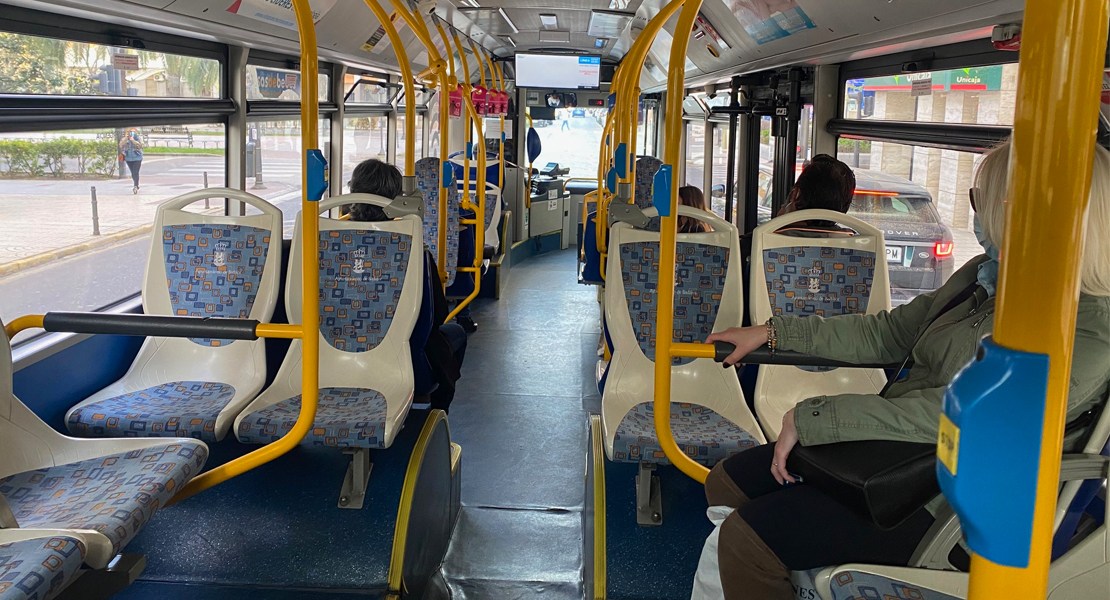 El PSOE recuerda que siguen sin bus las pedanías en fin de semana