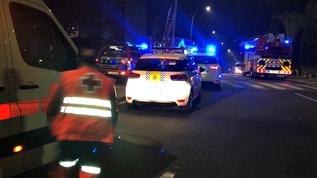 Rescatan a una persona tras incendiarse su vivienda en Badajoz