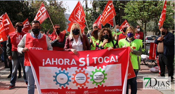 CCOO y UGT se concentran en Badajoz bajo el lema “¡Ahora Sí Toca!”