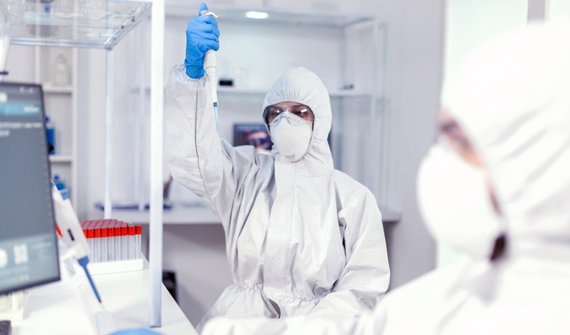 Una doble variante mutante del coronavirus preocupa a la OMS