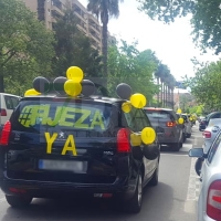 Multitud de vehículos inundan Badajoz exigiendo #FijezaYa