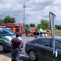 Colisión entre dos vehículos en la carretera que une Talavera y La Albuera