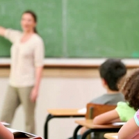 PIDE solicita vacunar ya al 100% de los docentes extremeños