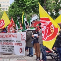 Los sindicatos de Correos se concentran en Cáceres para denunciar la privatización de la empresa pública