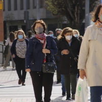Las mujeres viven más años que los hombres en Extremadura