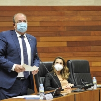 Monago pide a Vara que anule el cierre de oficinas de la Junta en 39 municipios