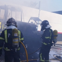 Incendio en un taller mecánico de Guadiana (Badajoz)