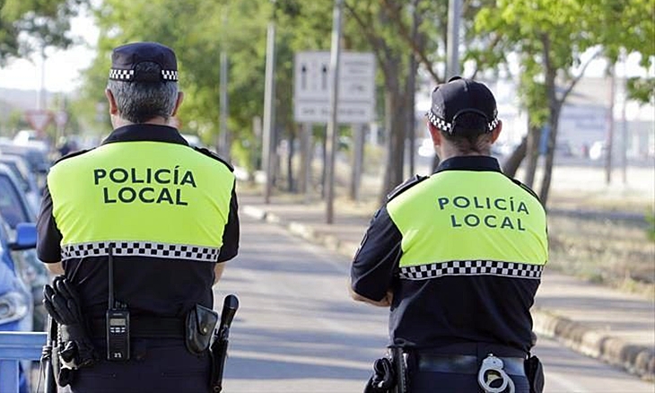Denuncian que la Policía Local de Badajoz patrulla a pie por la antigüedad de los coches policiales