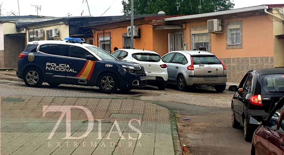 6 vehículos policiales para disolver una riña tumultuaria en Las 800