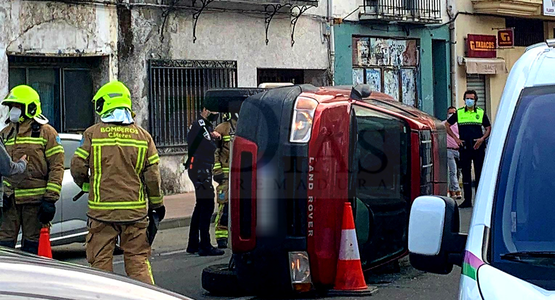 Aparatoso accidente de tráfico en Plasencia