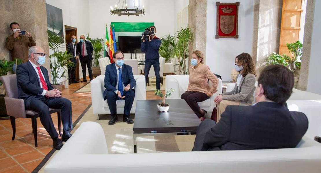 Vara recibe a los consejeros de Hacienda de Baleares y Comunidad Valenciana