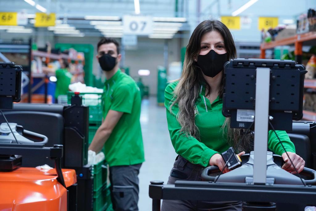 Mercadona invierte 5 millones de euros en mascarillas reutilizables para su plantilla