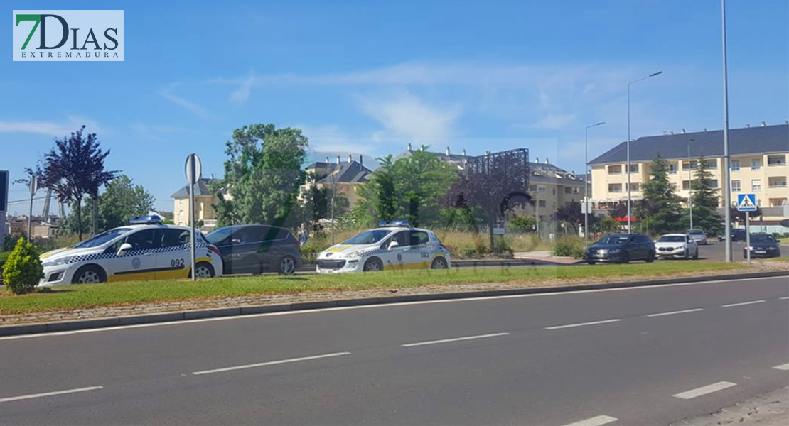 Una joven hospitalizada tras una colisión entre un coche y una bicicleta en Badajoz