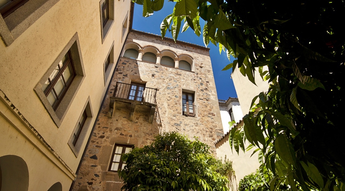 La Biblioteca del Palacio de la Isla en Cáceres cambia de nombre