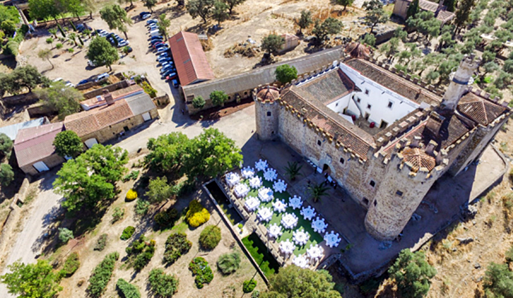 Investigan la celebración de una boda sin medidas sanitarias en un castillo extremeño