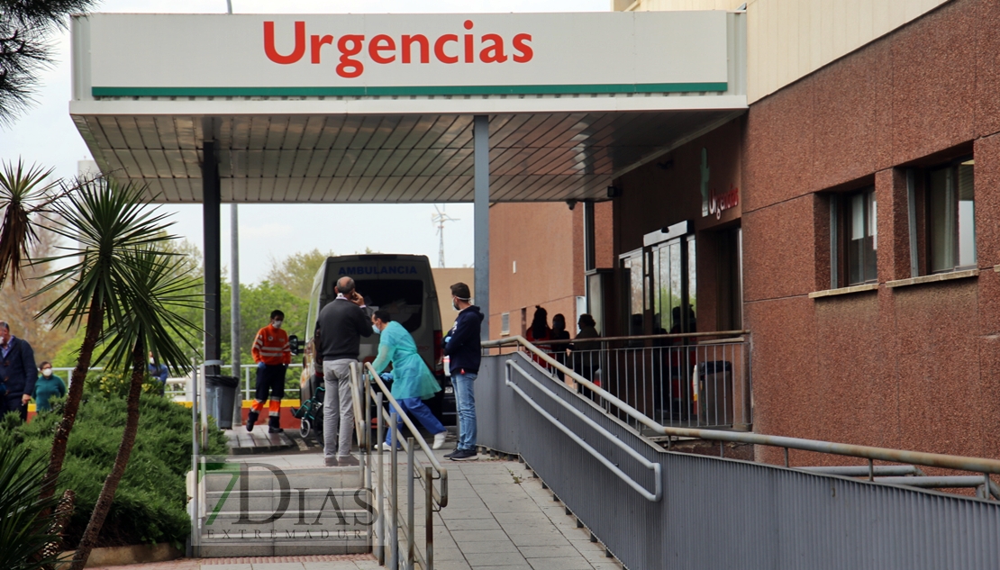 Extremadura vuelve a registrar más de 100 nuevos positivos y hay 14 personas en UCI por covid