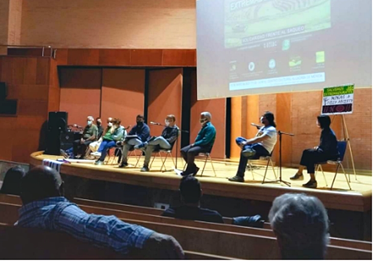 Asociaciones y colectivos se reúnen para hablar de la ‘Extremadura expoliada’.