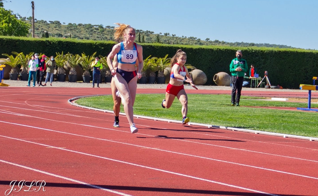 Laura Orantos, nuevo récord de extremadura de 200 metros