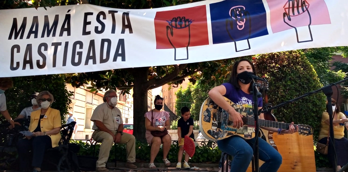 Badajoz: 150 personas acuden a la concentración de apoyo a Sara y sus hijas