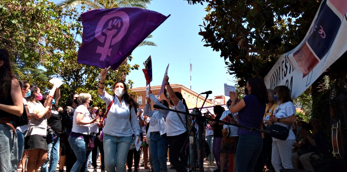 Badajoz: 150 personas acuden a la concentración de apoyo a Sara y sus hijas