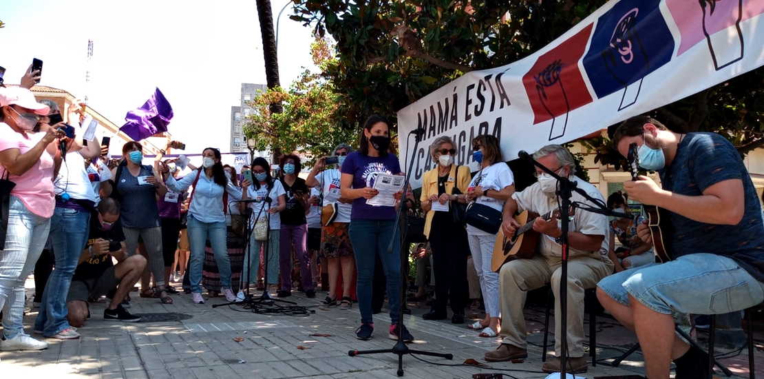 Badajoz: 150 personas acuden a la concentración de apoyo a Sara y sus hijas