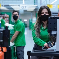 Mercadona invierte 5 millones de euros en mascarillas reutilizables para su plantilla