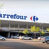 Grave tras quedar atrapado entre una máquina y la pared en el Carrefour de Plasencia