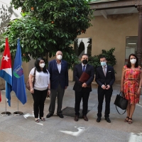 El embajador de Cuba aborda proyectos de cooperación con el presidente de la Diputación