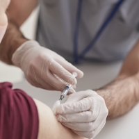OMS: “La pandemia está muy lejos de terminar, hay que aumentar la fabricación de vacunas”