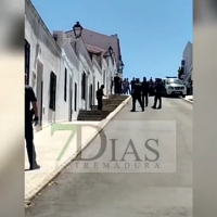 VÍDEO: Desaparición en Los Santos de Maimona. Un hombre se enfrenta a la Policía