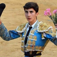 Terrible cogida al novillero de la Escuela Taurina de Badajoz Manuel Perera