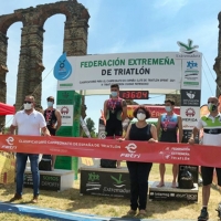 Ander Noain y Laura Durán ganan el XI Triatlón Ciudad de Mérida