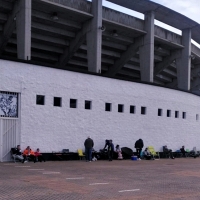 Unas 200 personas ya esperan por su entrada en el Nuevo Vivero