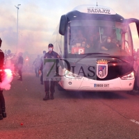 Locura en El Vivero para recibir al autobús del CD. Badajoz