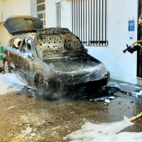 Bomberos del CPEI sofocan un incendio de vehículo en Fuente del Maestre (BA)