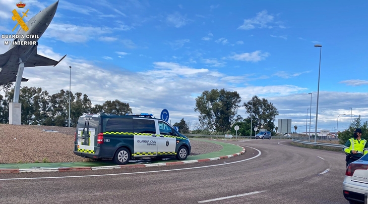 Investigan a un montijano que circulaba ebrio y careciendo de permiso de conducción