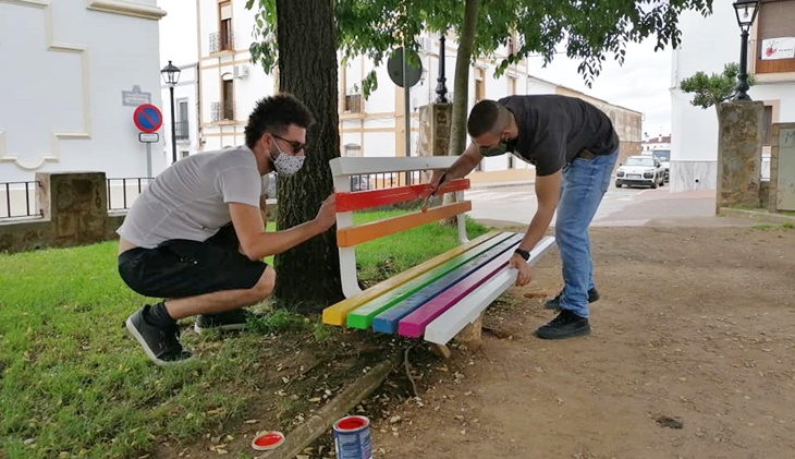 Olivenza lucha contra la LGTBIfobia visibilizando la diversidad en un acto de reivindicación