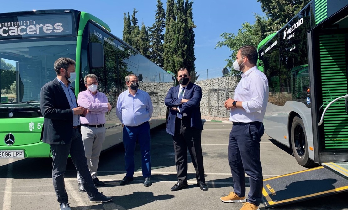 Cáceres cuenta con dos nuevos autobuses híbridos