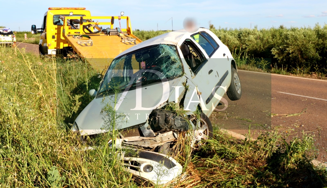 Accidente y vuelco en la EX-209