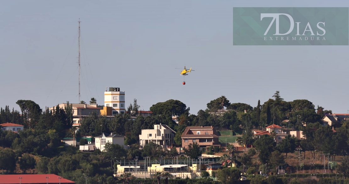 Incendio forestal frente a Los Montitos (Badajoz)