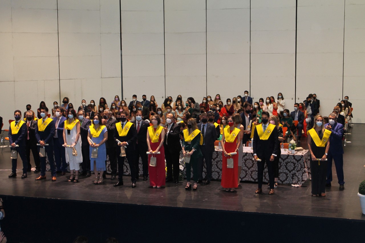 Graduados otros 109 alumnos de la Facultad de Medicina