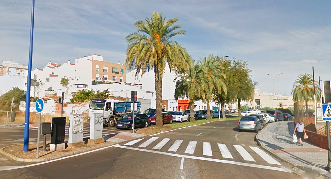 Un herido grave tras colisionar un patinete y una moto en Badajoz