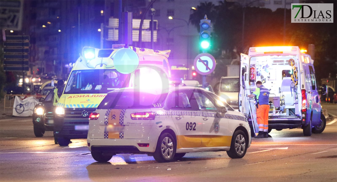 Un joven herido tras una colisión moto-coche en Badajoz