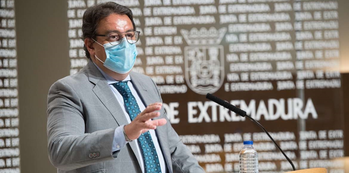 “Extremadura administra el 93,1%de las vacunas. Muchas en las personas y pocas en las neveras”