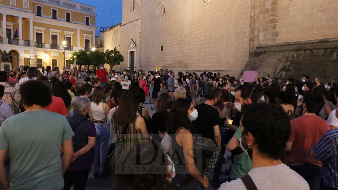 Extremadura alza la voz en repulsa de los asesinatos de las niñas de Tenerife y la joven sevillana