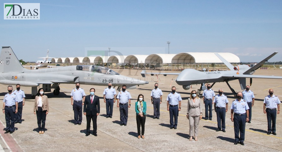 La ministra de Defensa visita la Base Área de Talavera (Badajoz)