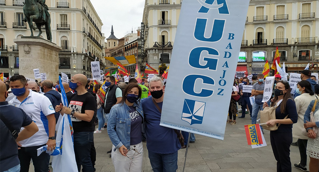 Miles de guardias civiles se concentran en la Puerta del Sol contra el retroceso de sus derechos